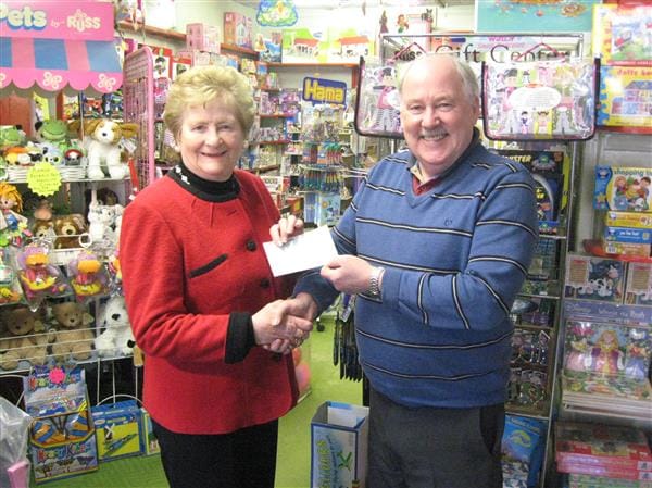 Dennis Fenton presents £3000 Loons Lottery Winner, Verna McKay with her cheque